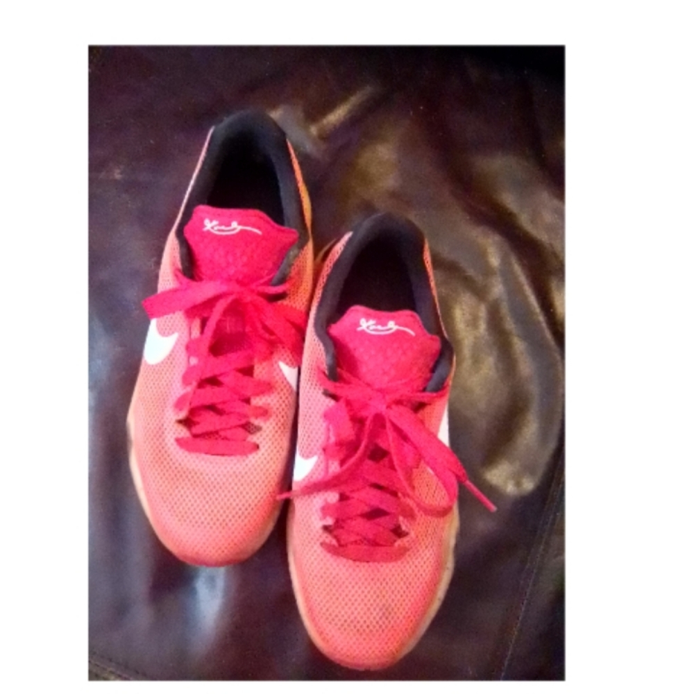 Boys 4.5Y Nike Better World